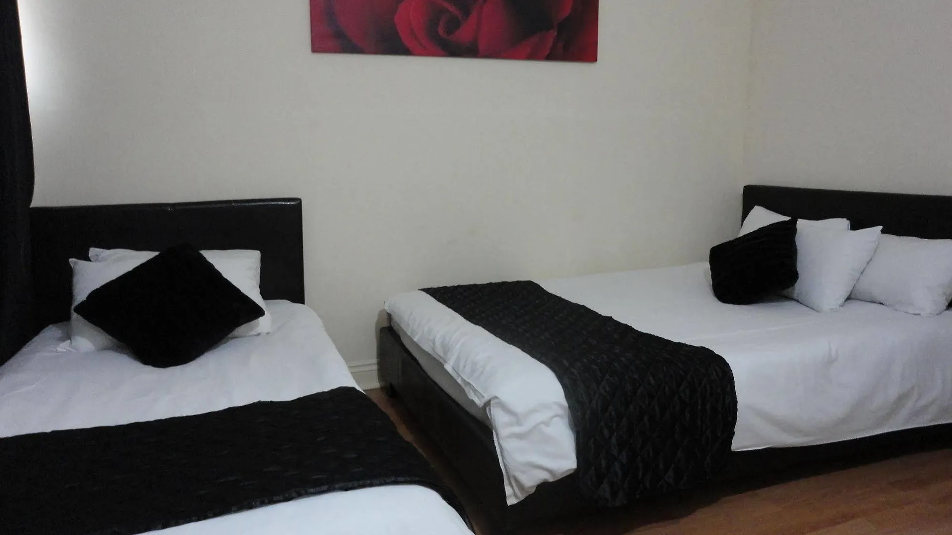 City View Hotel - Roman Road Market London